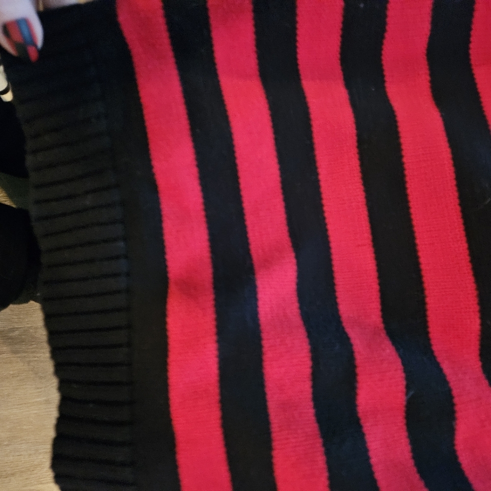 Ships free *Striped Black and Red Sweater with Marilyn face betsey johnson - Picture 2 of 3